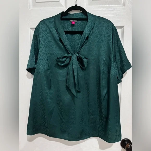 VINCE CAMUTO SHORT SLEEVES BLOUSE TIE NECK GREEN SIZE 1X PLUS LIGHTWEIGHT NEW - Picture 2 of 12